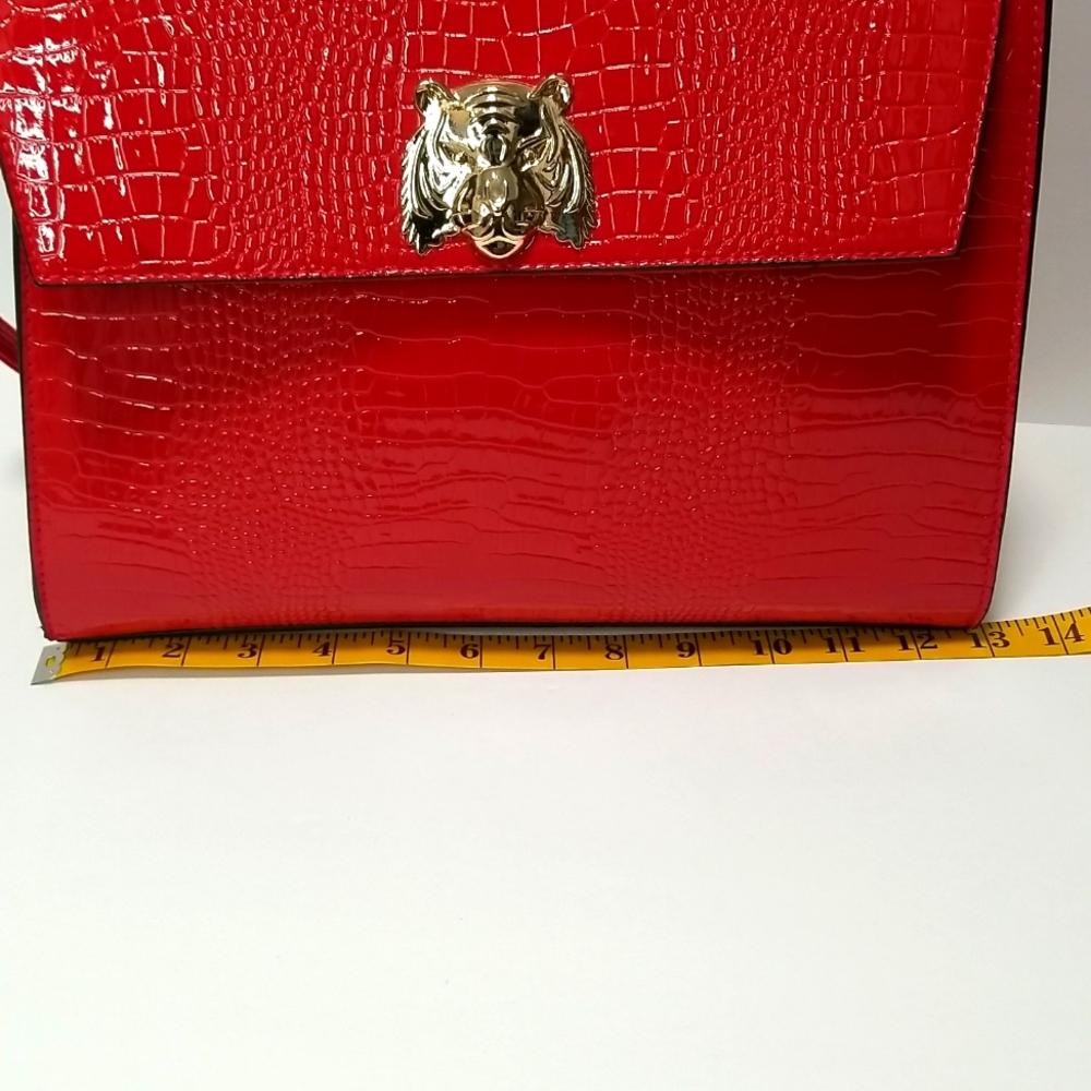 Red Handbag with Straps, Crocodile Pattern, Tiger Head Design Snap Closure NWOT - Picture 10 of 13
